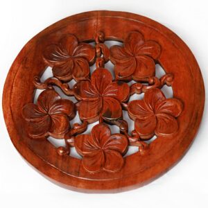 Rundes Wandrelief Frangipani aus Teakholz, Ø 30 cm