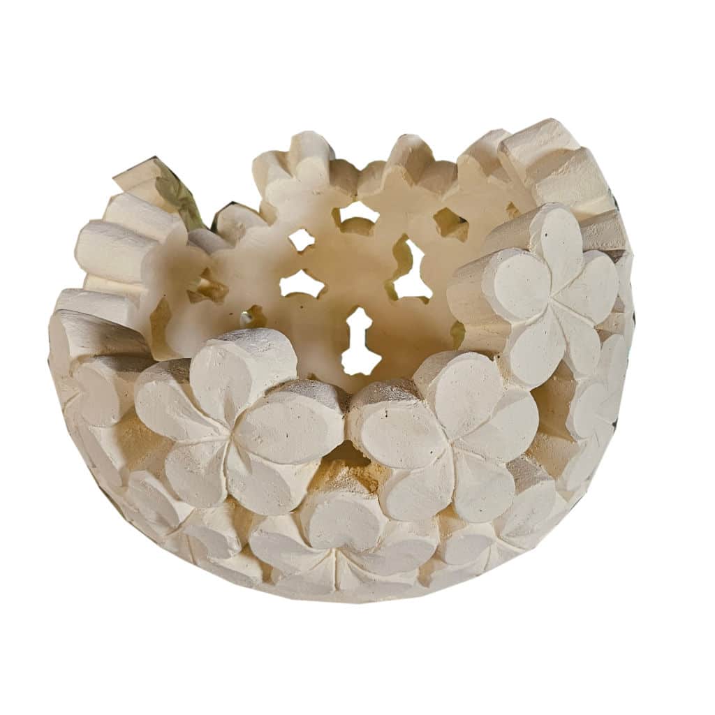 Frangipani ¾-Kugel aus robustem Betonguss