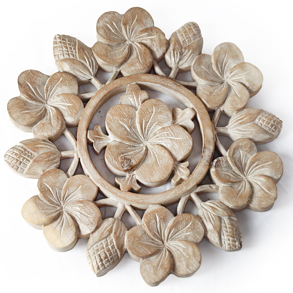 Rundes Wanddekor mit Frangipani-Motiv, weiß gewaschen, 30 cm