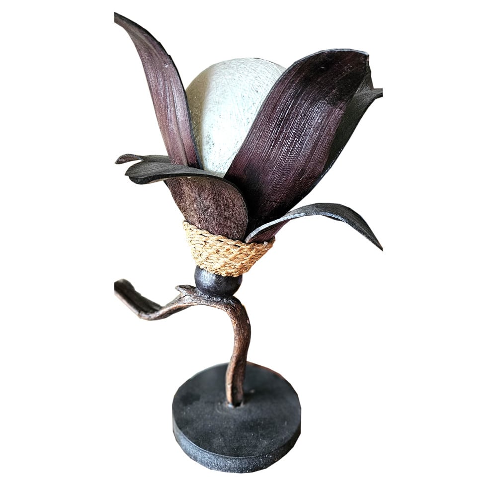 Sari Nachttischlampe aus dunkelbraunen Palmblättern