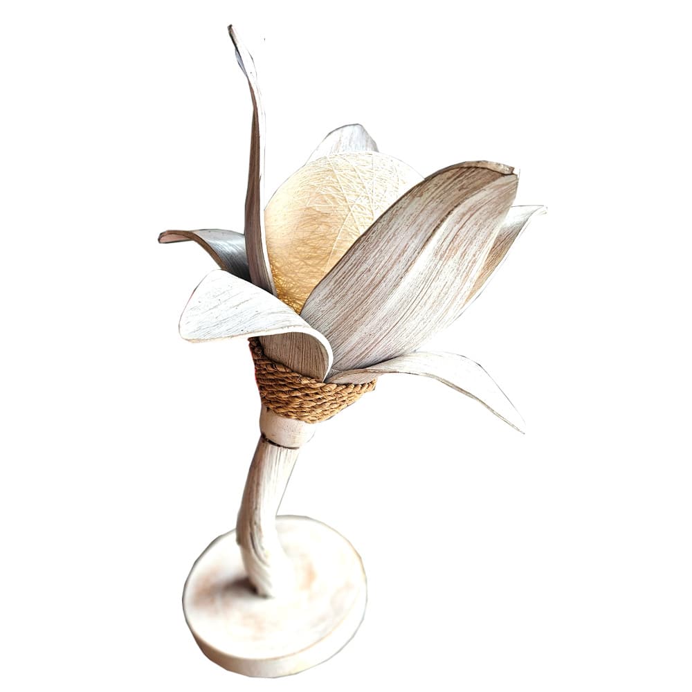 Sari Nachttischlampe aus weiß gekalkten Bananenblättern