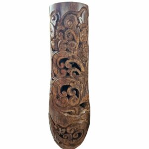 Lembongan Palmenvase mit kunstvoller Schnitzdekoration, 150 cm Höhe