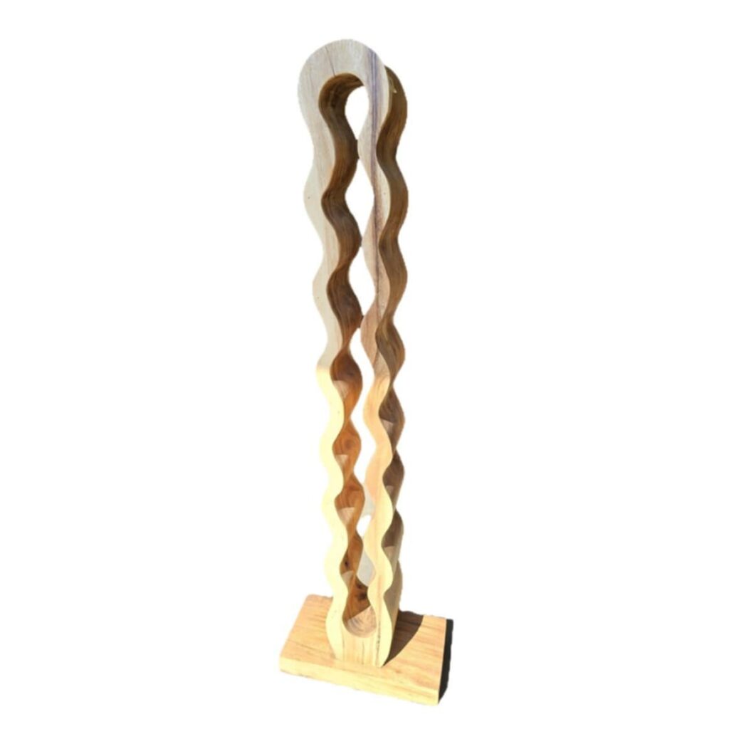 Aruna Weinregal aus Suar-Holz – 140 cm Höhe, für 8 Flaschen