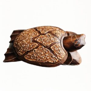 Gumi Datu Holzschildkröte mit Geheimfach aus Albesia, 30 × 11 cm