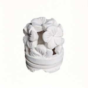 Melati Gips-Teelichthalter mit Plumeria-Motiv, 10 cm hoch