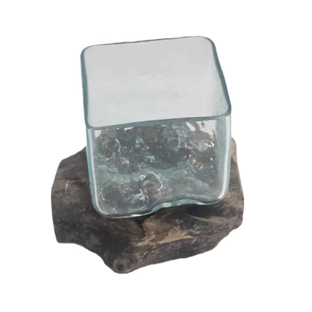 Banyu Kanti Glasbecher auf Naturwurzel – quadratisch, mundgeblasen & individuell gestaltet