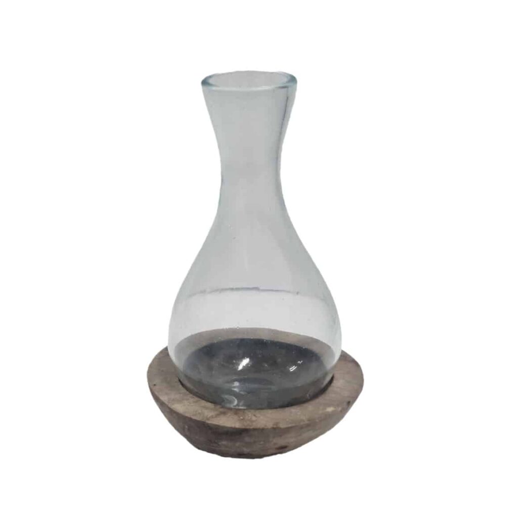 Banyu Giri Karaffe aus recyceltem mundgeblasenem Glas mit Holzsockel – 33 cm hoch