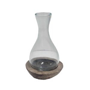Banyu Giri Karaffe aus recyceltem mundgeblasenem Glas mit Holzsockel – 33 cm hoch